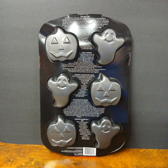 Wilton Mini Cake Baking Pan Halloween Ghost Pumpkin 6 Cavity Unopened Never Used - Picture 2 of 3
